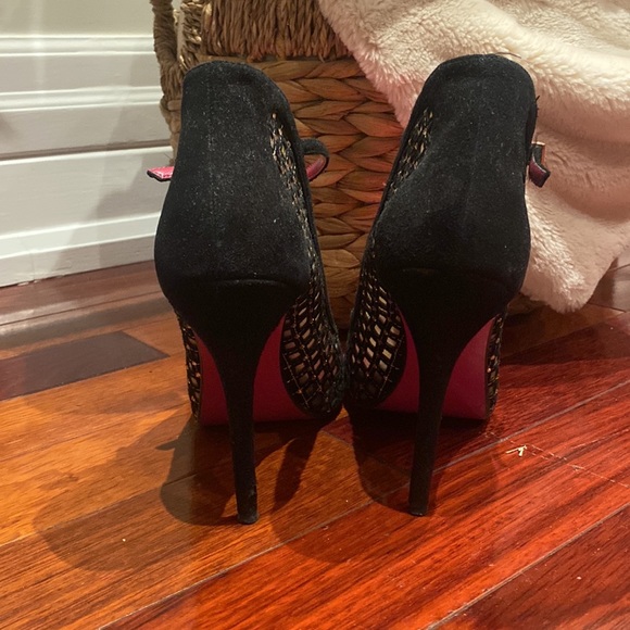 Barbie heels. Crystal detail along shear material, suede back. Pink sole. - Picture 3 of 5